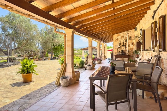 4 slaapkamer Villa te koop in Santa Margalida met zwembad - € 1.999.900 (Ref: 8449252)