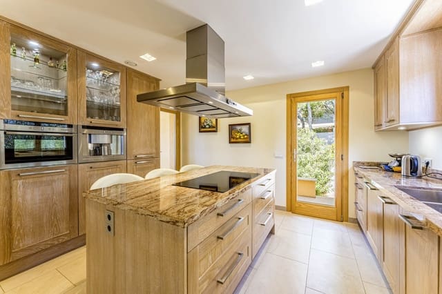 Chalet de 5 habitaciones en Cala Ratjada, Capdepera en venta con piscina garaje - 3.900.000 € (Ref: 8537570)