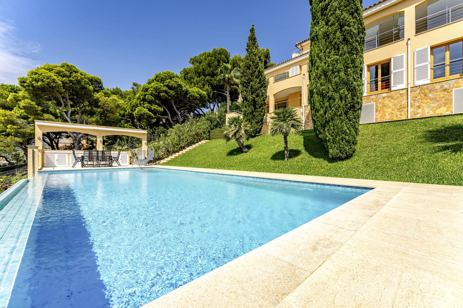 5 soverom Villa til salgs i Cala Ratjada med svømmebasseng garasje - € 3 900 000 (Ref: 8537570)