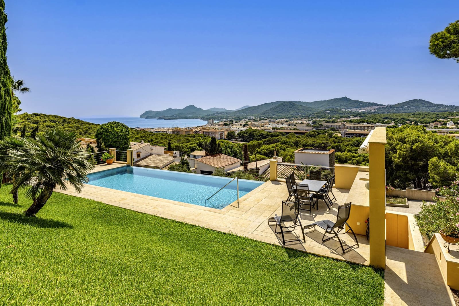 5 soverom Villa til salgs i Cala Ratjada med svømmebasseng garasje - € 3 900 000 (Ref: 8537570)