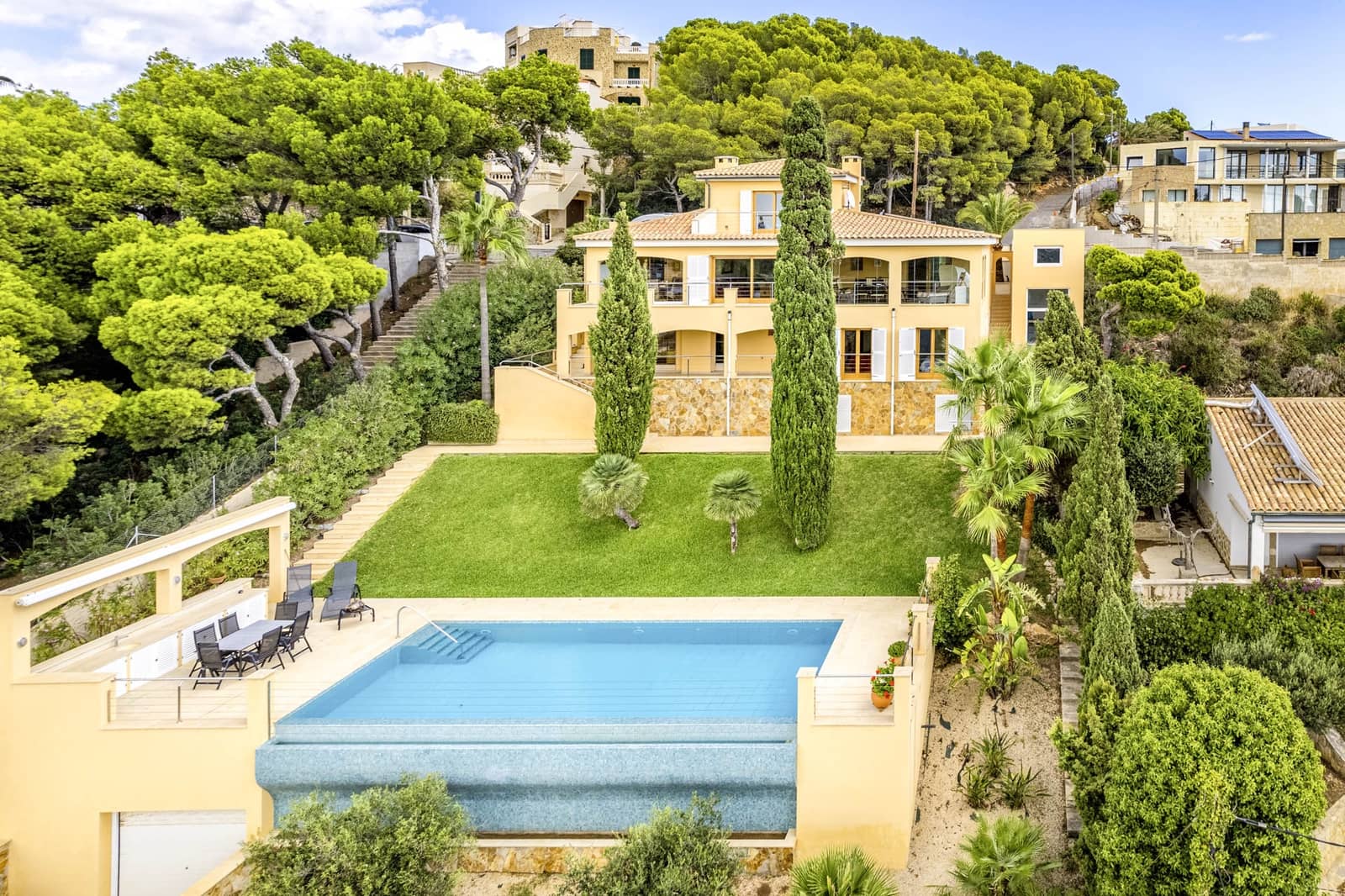 5 soverom Villa til salgs i Cala Ratjada med svømmebasseng garasje - € 3 900 000 (Ref: 8537570)
