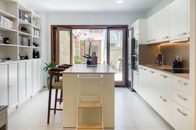 Maison de Ville de 3 chambres à louer à Capdepera - 1 800 € (Ref: 8581099)