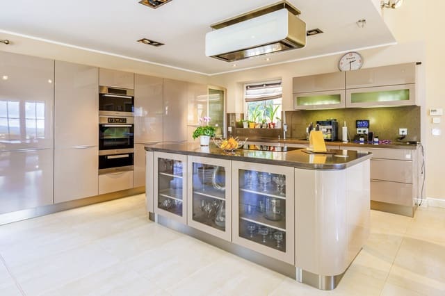 3 sypialnia Willa na sprzedaż w Son Macia, Manacor z basenem - 2 700 000 € (Ref: 8705404)