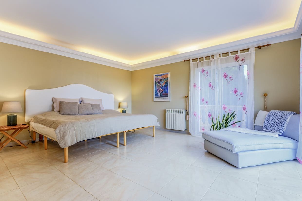 3 soveværelse Villa til salg i Costa de los Pinos med swimmingpool garage - € 2.980.000 (Ref: 8765767)