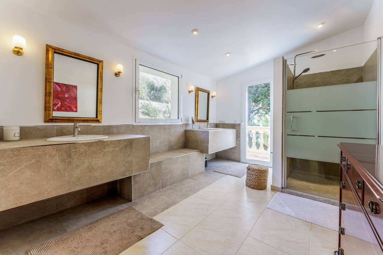 3 soveværelse Villa til salg i Costa de los Pinos med swimmingpool garage - € 2.980.000 (Ref: 8765767)