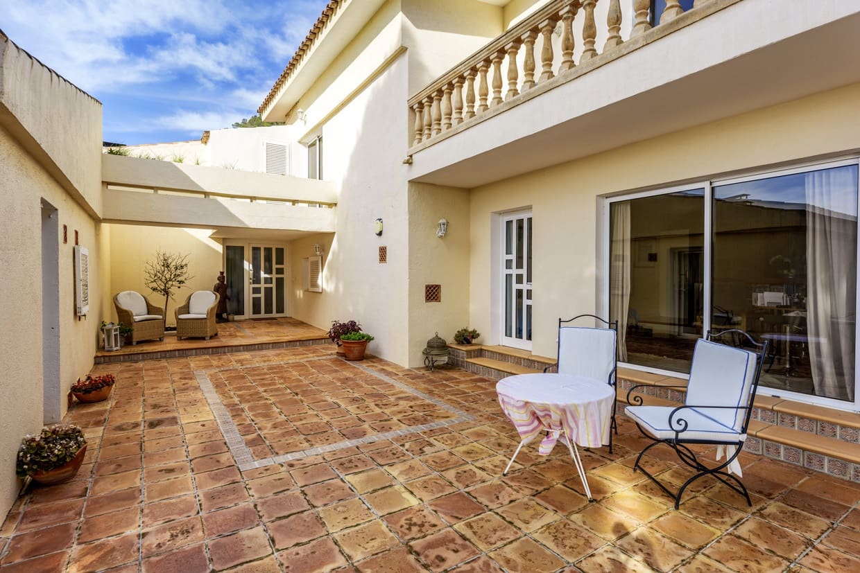 3 soveværelse Villa til salg i Costa de los Pinos med swimmingpool garage - € 2.980.000 (Ref: 8765767)