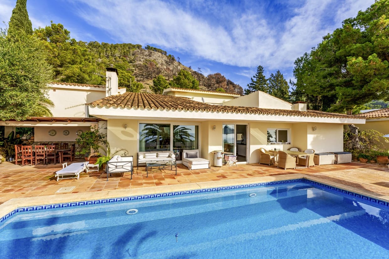 3 soveværelse Villa til salg i Costa de los Pinos med swimmingpool garage - € 2.980.000 (Ref: 8765767)