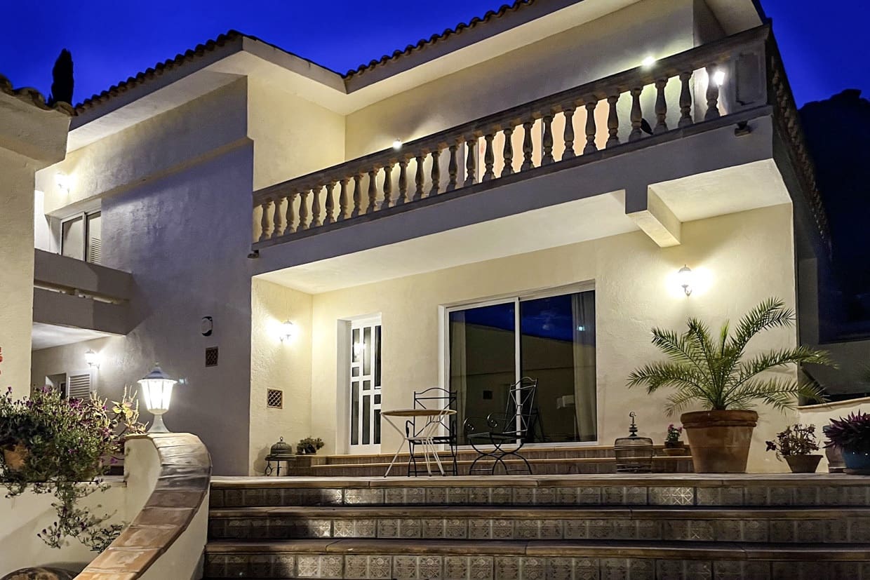 3 soveværelse Villa til salg i Costa de los Pinos med swimmingpool garage - € 2.980.000 (Ref: 8765767)