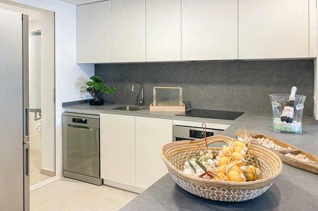 2 soveværelse Lejlighed til salg i Cala Ratjada, Capdepera med swimmingpool - € 435.000 (Ref: 9015912)