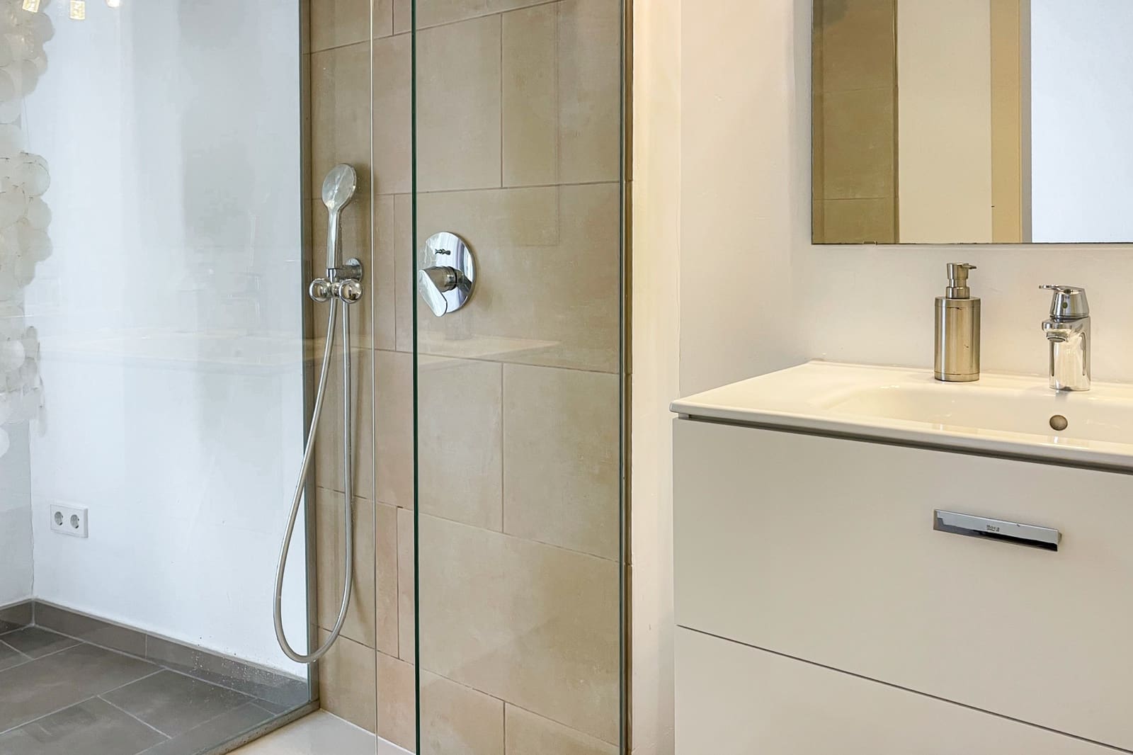 3 soveværelse Byhus til leje i Arta med swimmingpool - € 2.300 (Ref: 9296399)