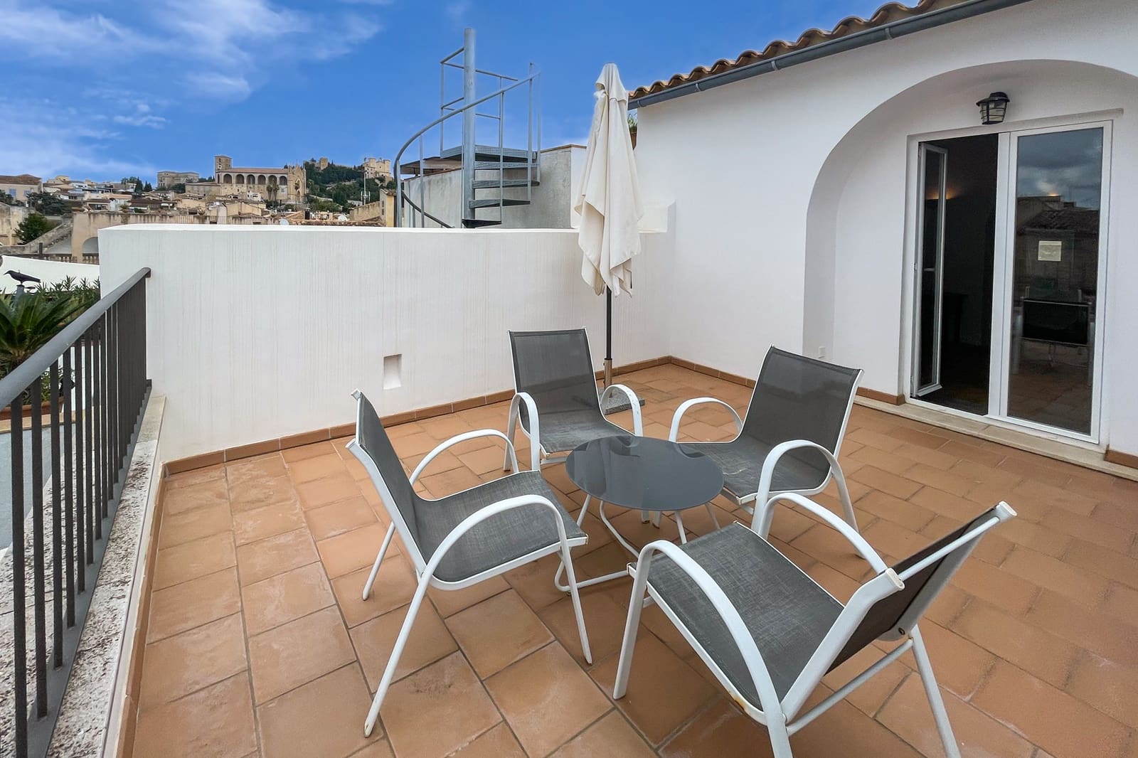 3 soveværelse Byhus til leje i Arta med swimmingpool - € 2.300 (Ref: 9296399)