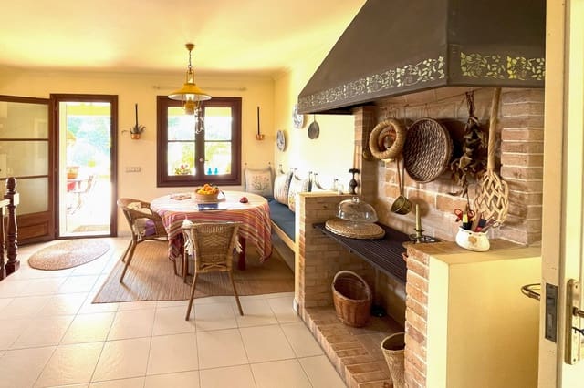 4 soveværelse Villa til salg i Cala Ratjada, Capdepera med swimmingpool - € 1.695.000 (Ref: 9319551)