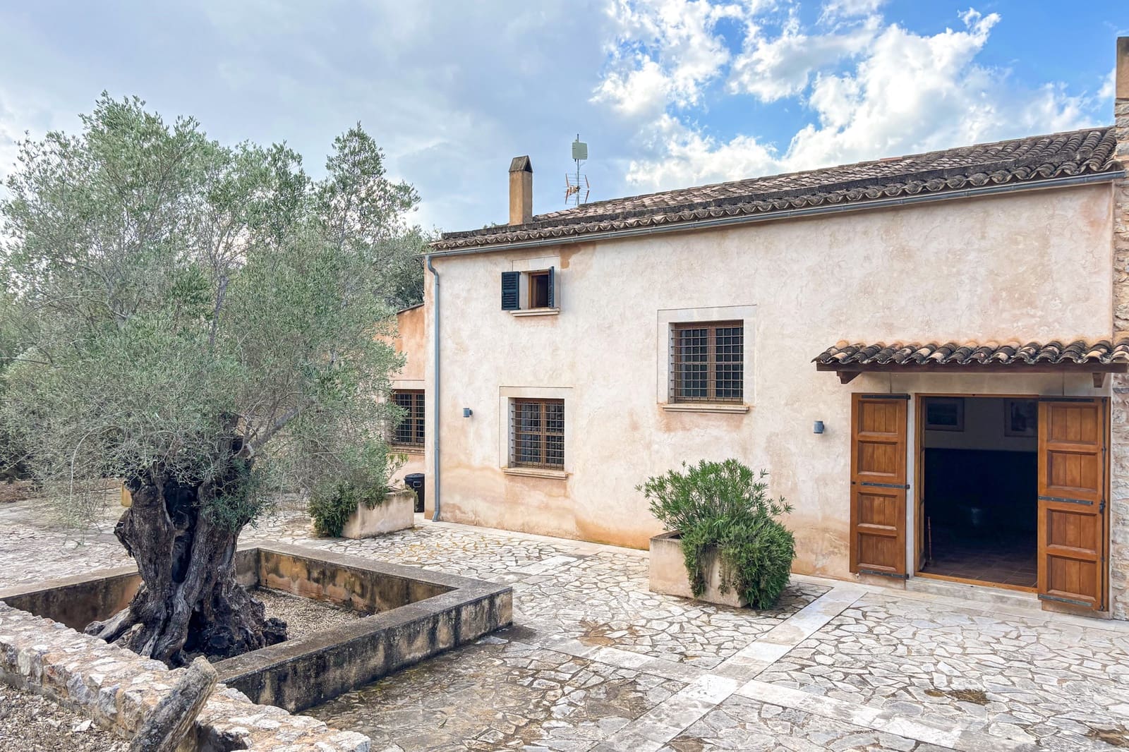 5 bedroom Finca/Country House for rent in Arta with pool - € 5,500 (Ref: 9329785)