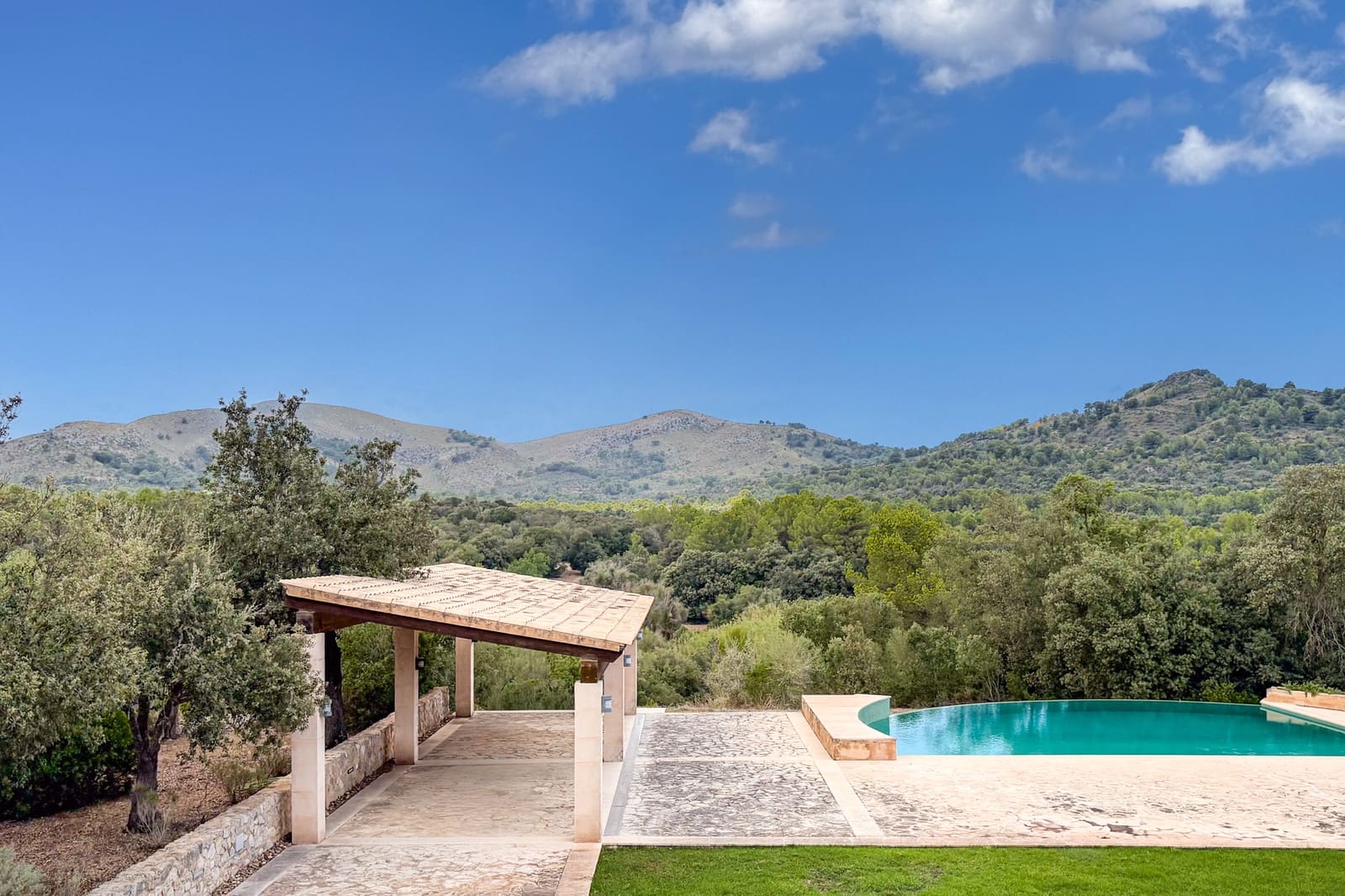 5 bedroom Finca/Country House for rent in Arta with pool - € 5,500 (Ref: 9329785)