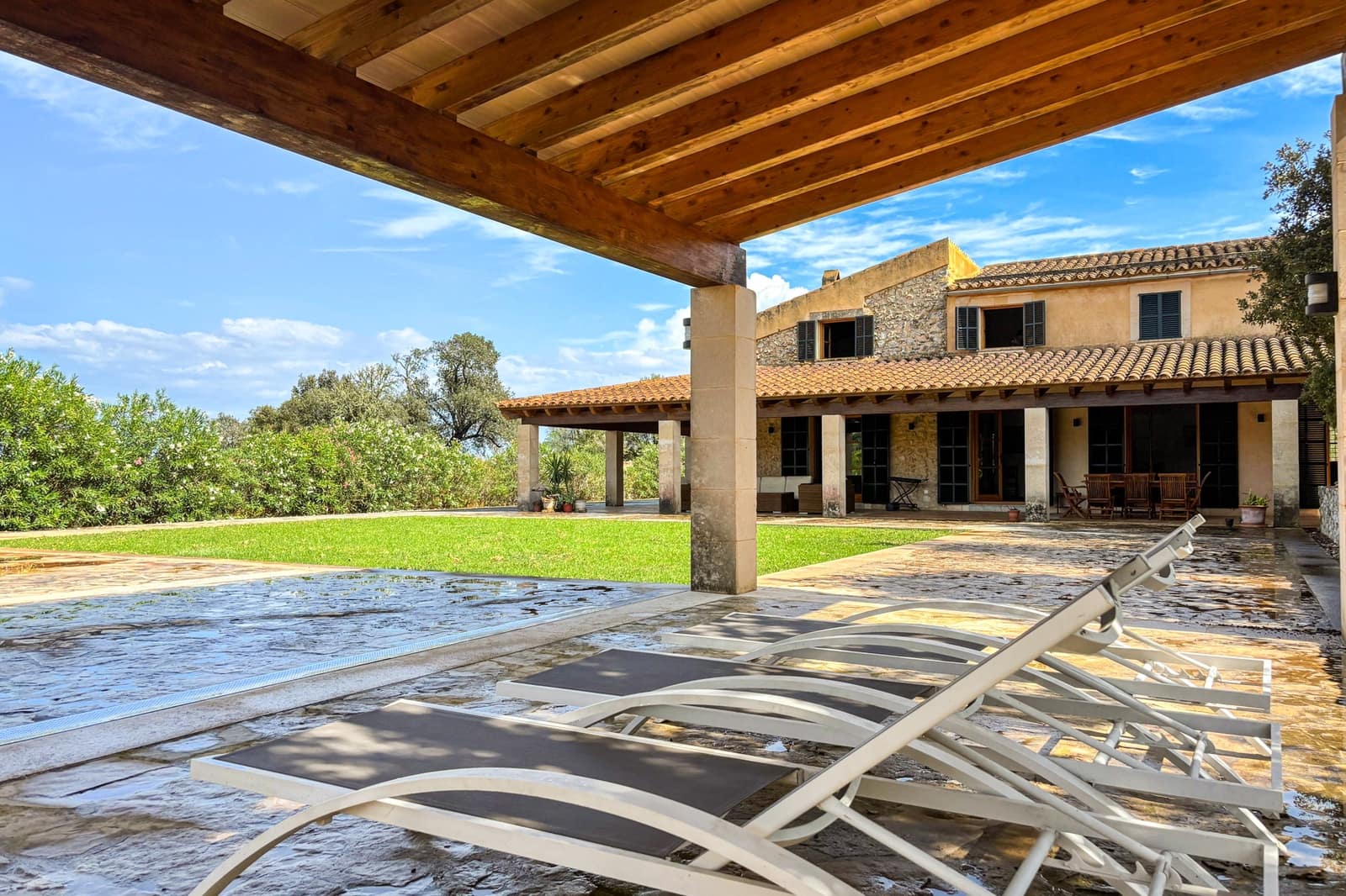 5 bedroom Finca/Country House for rent in Arta with pool - € 5,500 (Ref: 9329785)