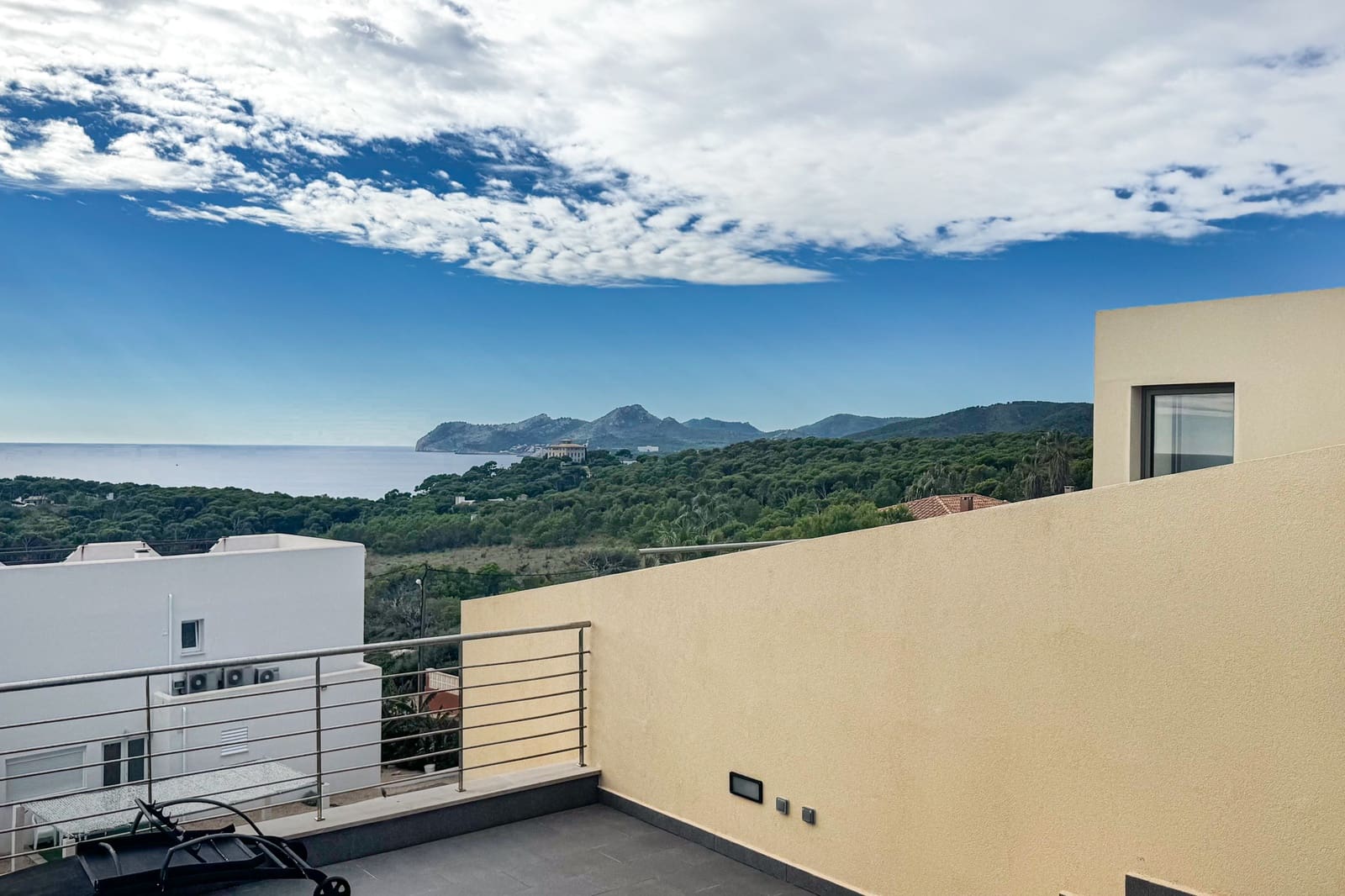 2 soverom Hus til salgs i Cala Ratjada med svømmebasseng garasje - € 1 250 000 (Ref: 9396737)