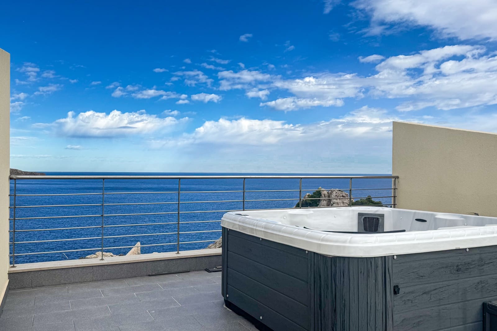 2 soverom Hus til salgs i Cala Ratjada med svømmebasseng garasje - € 1 250 000 (Ref: 9396737)