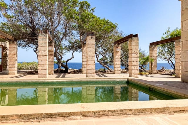 4 bedroom Villa for sale in Porto Petro, Santanyí with pool - € 6,500,000 (Ref: 9542509)