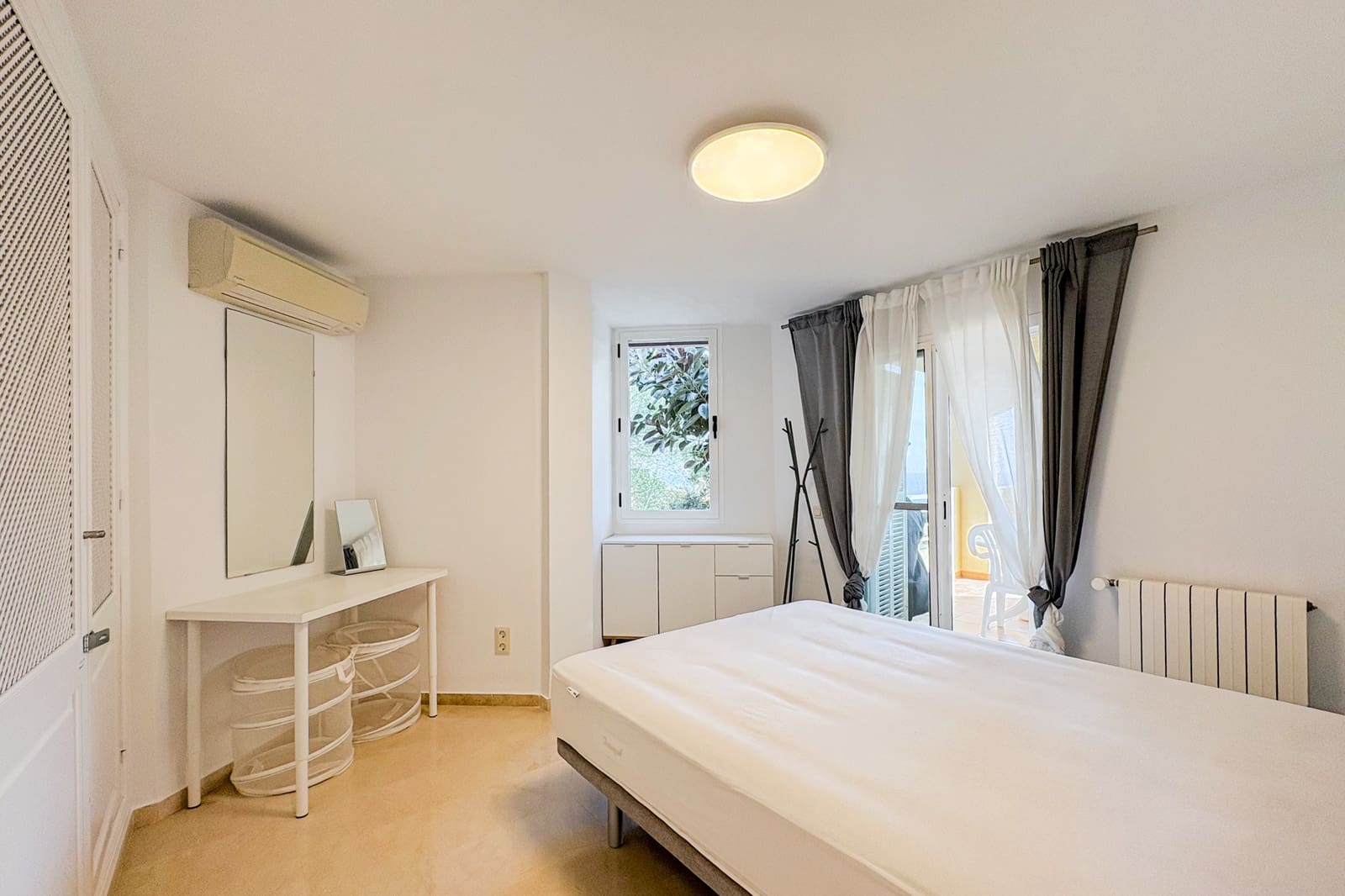 2 bedroom Apartment for rent in Font de Sa Cala / Font de La Cala - € 1,400 (Ref: 9571608)