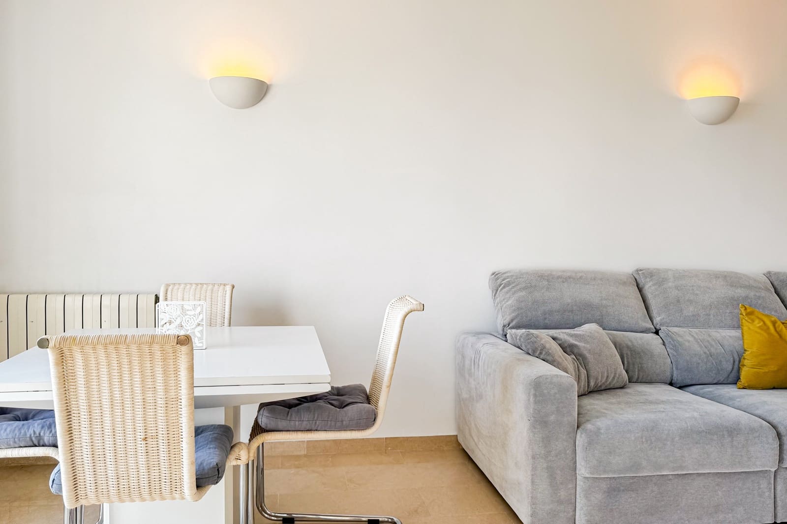 2 bedroom Apartment for rent in Font de Sa Cala / Font de La Cala - € 1,400 (Ref: 9571608)