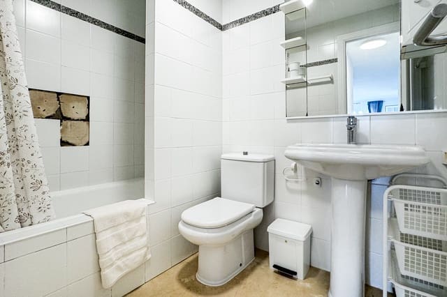 2 bedroom Apartment for rent in Font de Sa Cala / Font de La Cala, Capdepera - € 1,400 (Ref: 9571608)