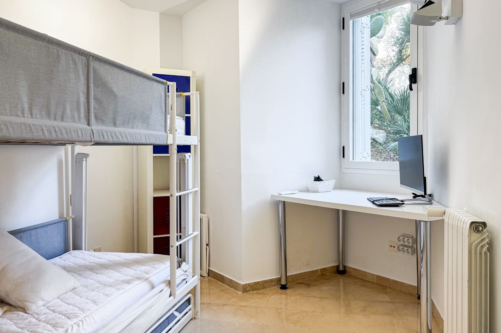 2 bedroom Apartment for rent in Font de Sa Cala / Font de La Cala - € 1,400 (Ref: 9571608)