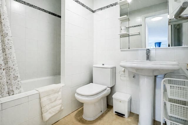 2 bedroom Apartment for rent in Font de Sa Cala / Font de La Cala, Capdepera - € 1,400 (Ref: 9571608)