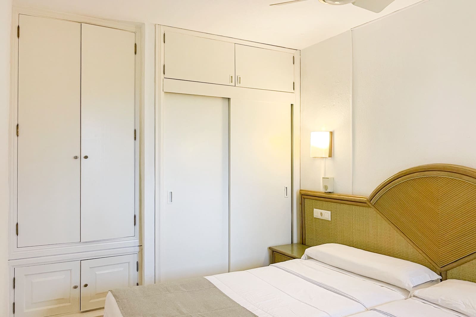 2 bedroom Apartment for rent in Font de Sa Cala / Font de La Cala - € 1,200 (Ref: 9650655)