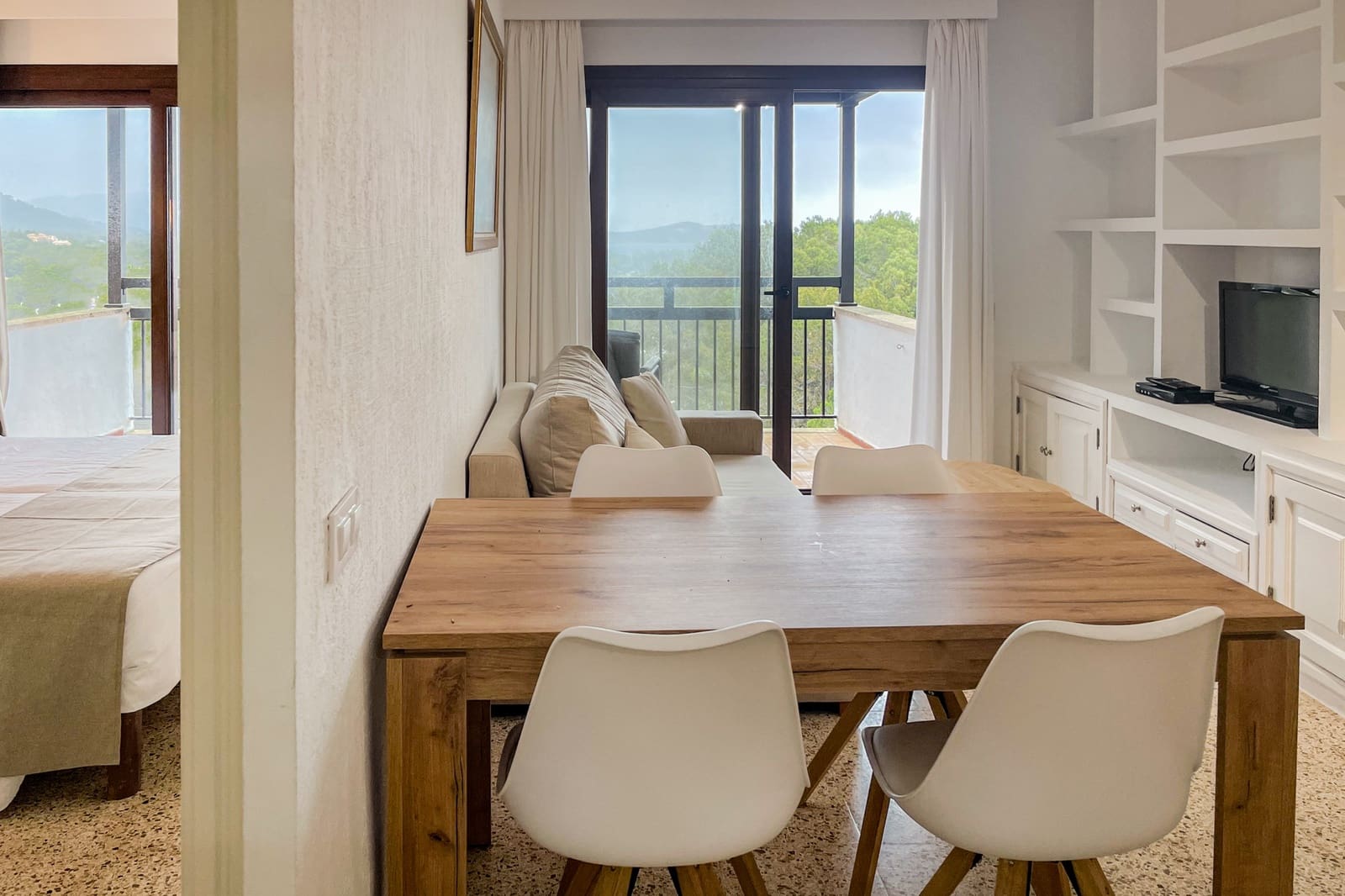 2 bedroom Apartment for rent in Font de Sa Cala / Font de La Cala - € 1,200 (Ref: 9650655)