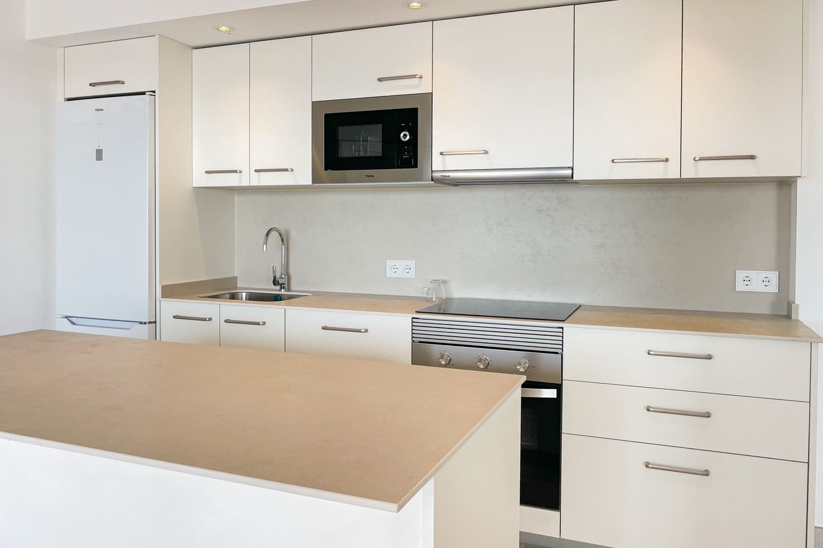 3 bedroom Apartment for rent in Cala Ratjada - € 2,500 (Ref: 9714085)