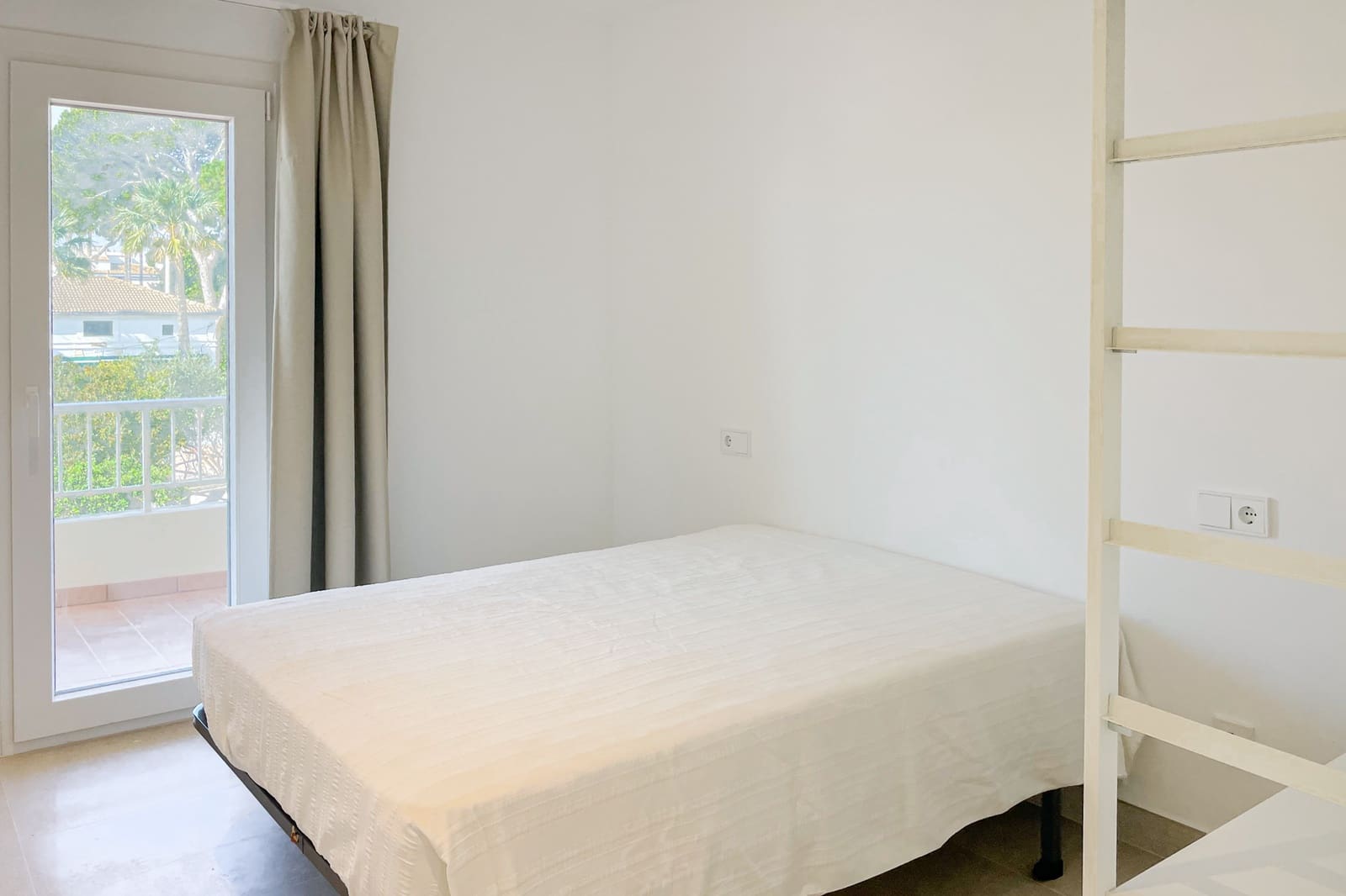 3 bedroom Apartment for rent in Cala Ratjada - € 2,500 (Ref: 9714085)