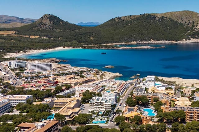 2 soveværelse Lejlighed til salg i Cala Ratjada, Capdepera med swimmingpool - € 695.000 (Ref: 9940846)