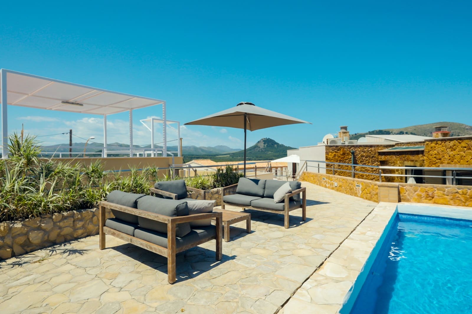 6 soveværelse Villa til salg i Cala Ratjada med swimmingpool garage - € 1.870.000 (Ref: 9948912)