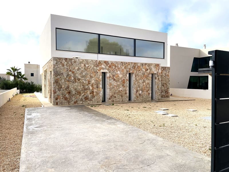3 soverom Villa til salgs i Cala Pi med svømmebasseng garasje - € 1 350 000 (Ref: 7911129)