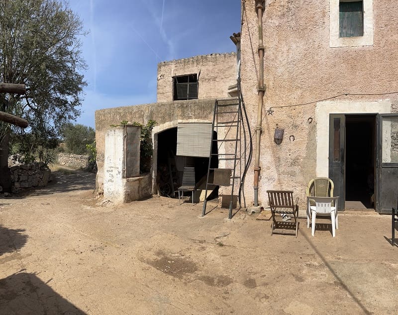 4 bedroom Finca/Country House for sale in Porreres with garage - € 450,000 (Ref: 8423705)