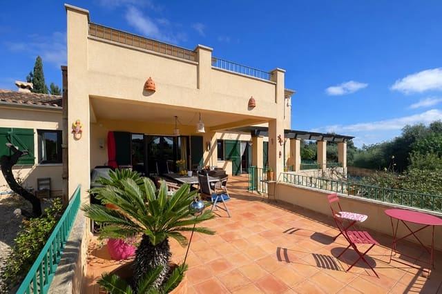 4 bedroom Finca/Country House for sale in Porreres with pool garage - € 1,700,000 (Ref: 9703330)