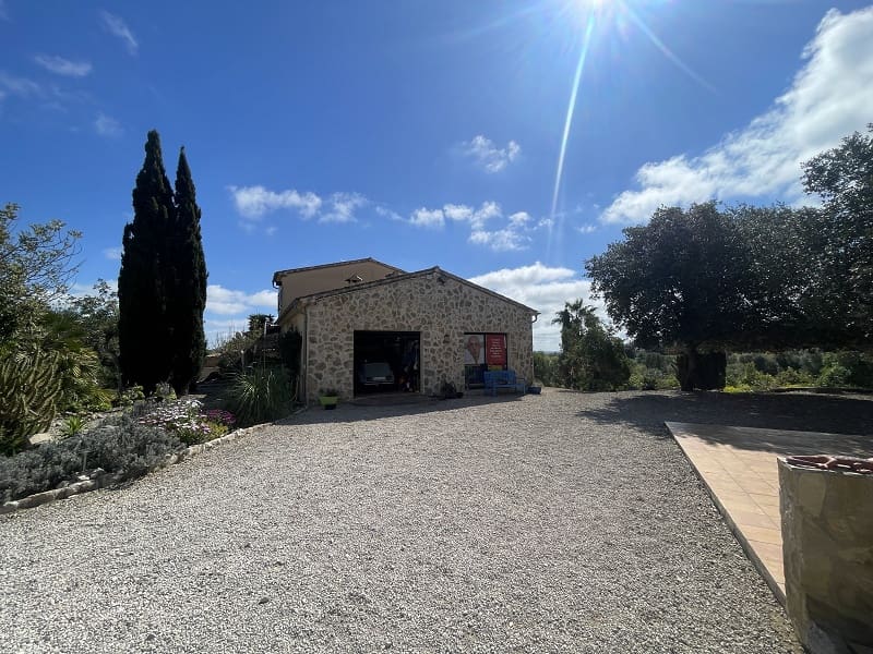 4 bedroom Finca/Country House for sale in Porreres with pool garage - € 1,700,000 (Ref: 9703330)