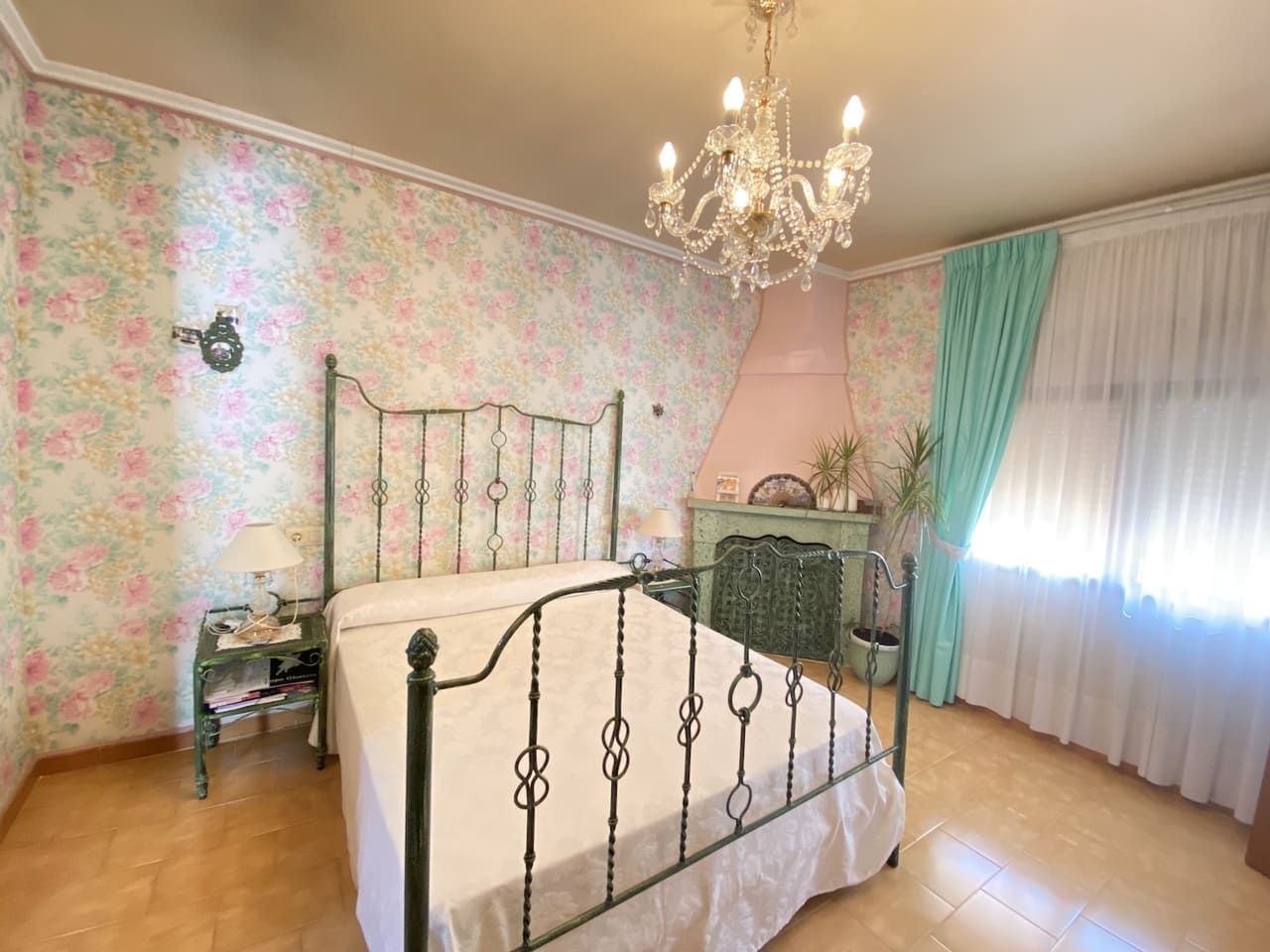 8 bedroom Villa for sale in Abdet with pool garage - € 550,000 (Ref: 7296872)