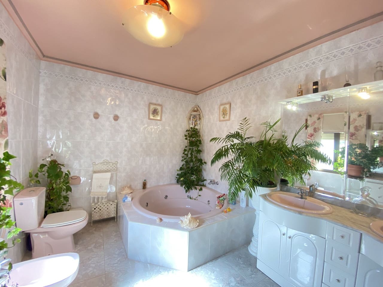 8 bedroom Villa for sale in Abdet with pool garage - € 550,000 (Ref: 7296872)