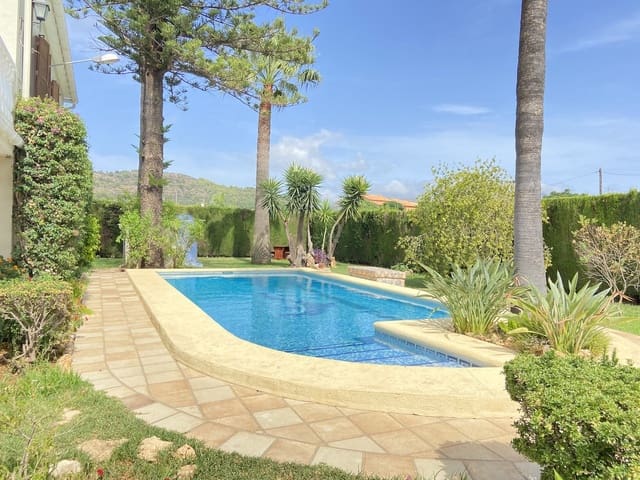8 bedroom Villa for sale in Abdet, Confrides with pool garage - € 550,000 (Ref: 7296872)