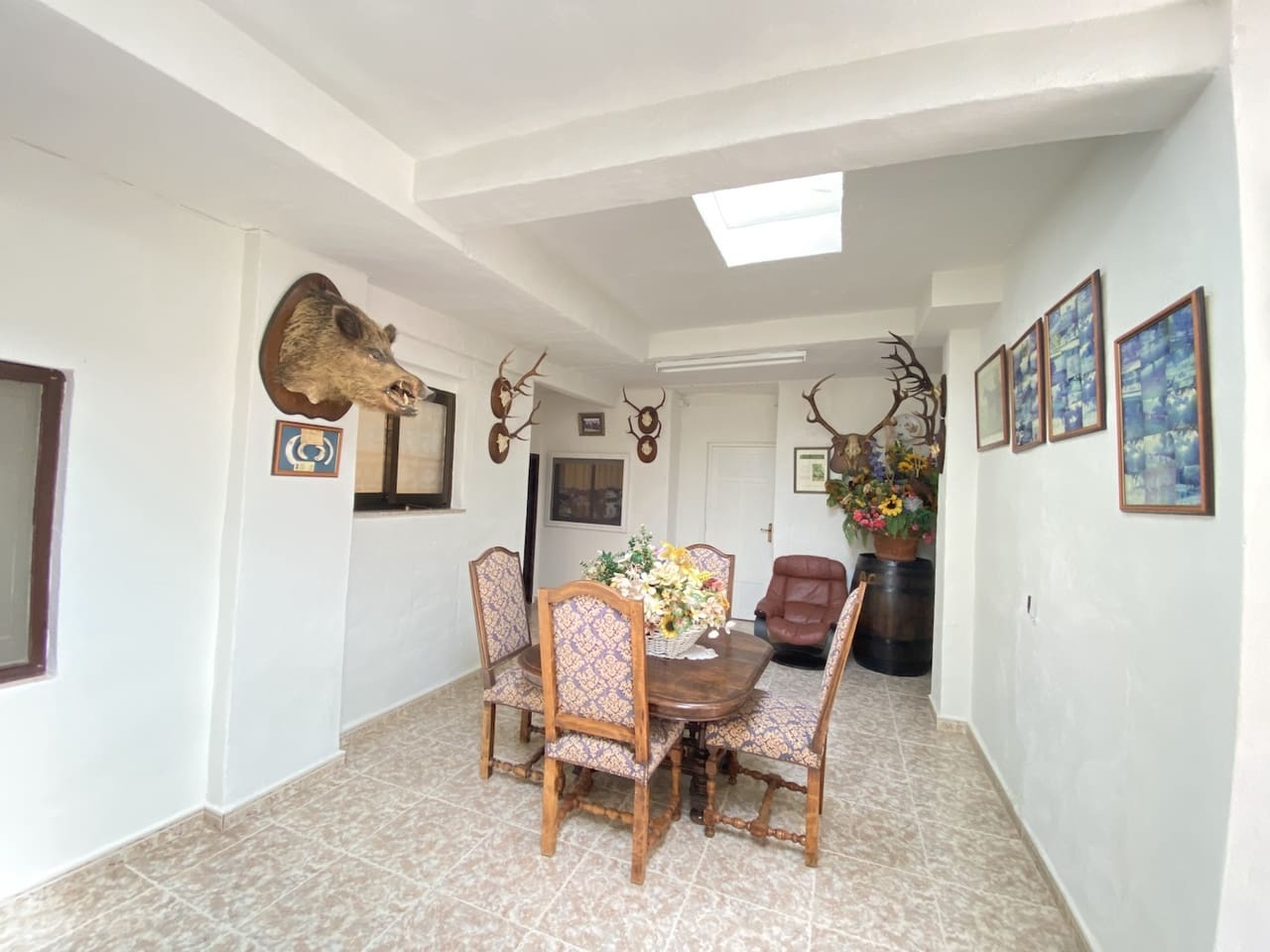 8 bedroom Villa for sale in Abdet with pool garage - € 550,000 (Ref: 7296872)