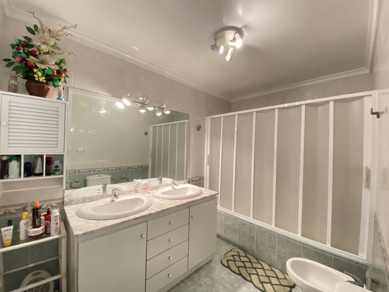 8 bedroom Villa for sale in Abdet with pool garage - € 550,000 (Ref: 7296872)