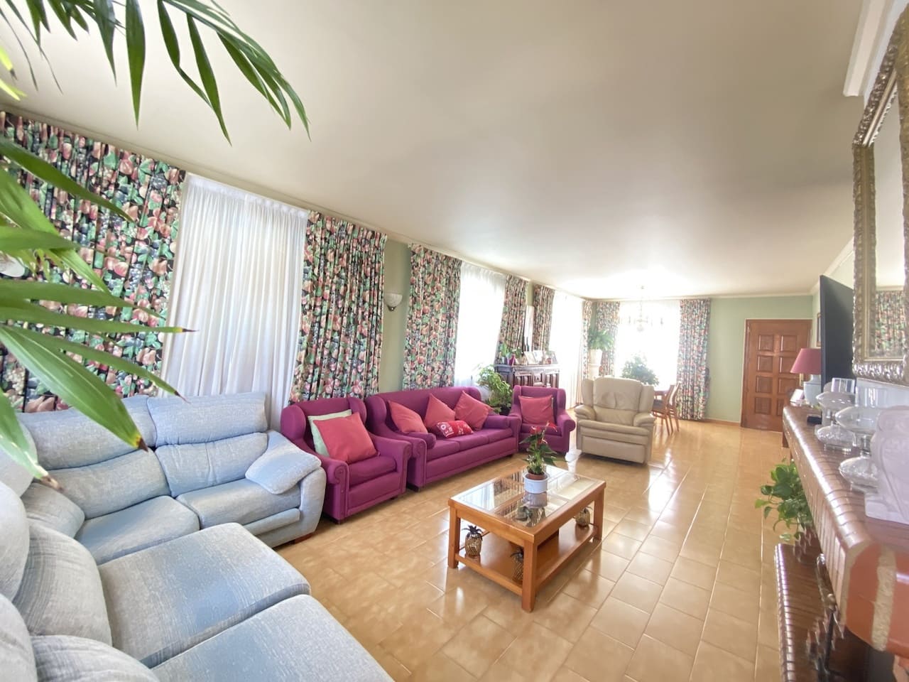 8 bedroom Villa for sale in Abdet with pool garage - € 550,000 (Ref: 7296872)