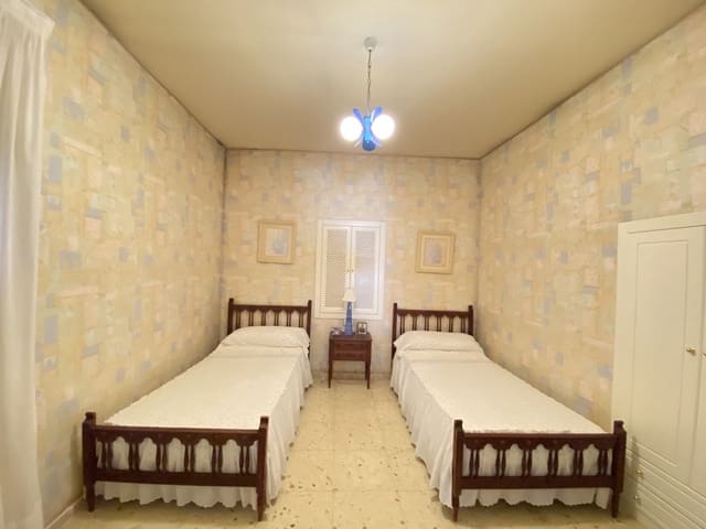 8 bedroom Villa for sale in Abdet, Confrides with pool garage - € 550,000 (Ref: 7296872)