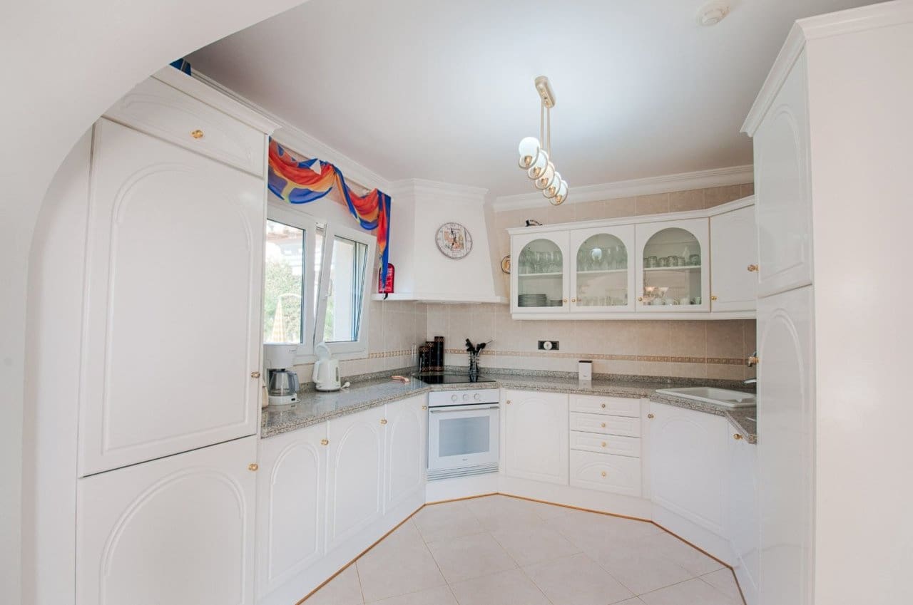 4 bedroom Villa for sale in Benissa with pool - € 1,050,000 (Ref: 7296881)