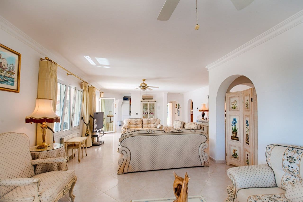 4 bedroom Villa for sale in Benissa with pool - € 1,050,000 (Ref: 7296881)