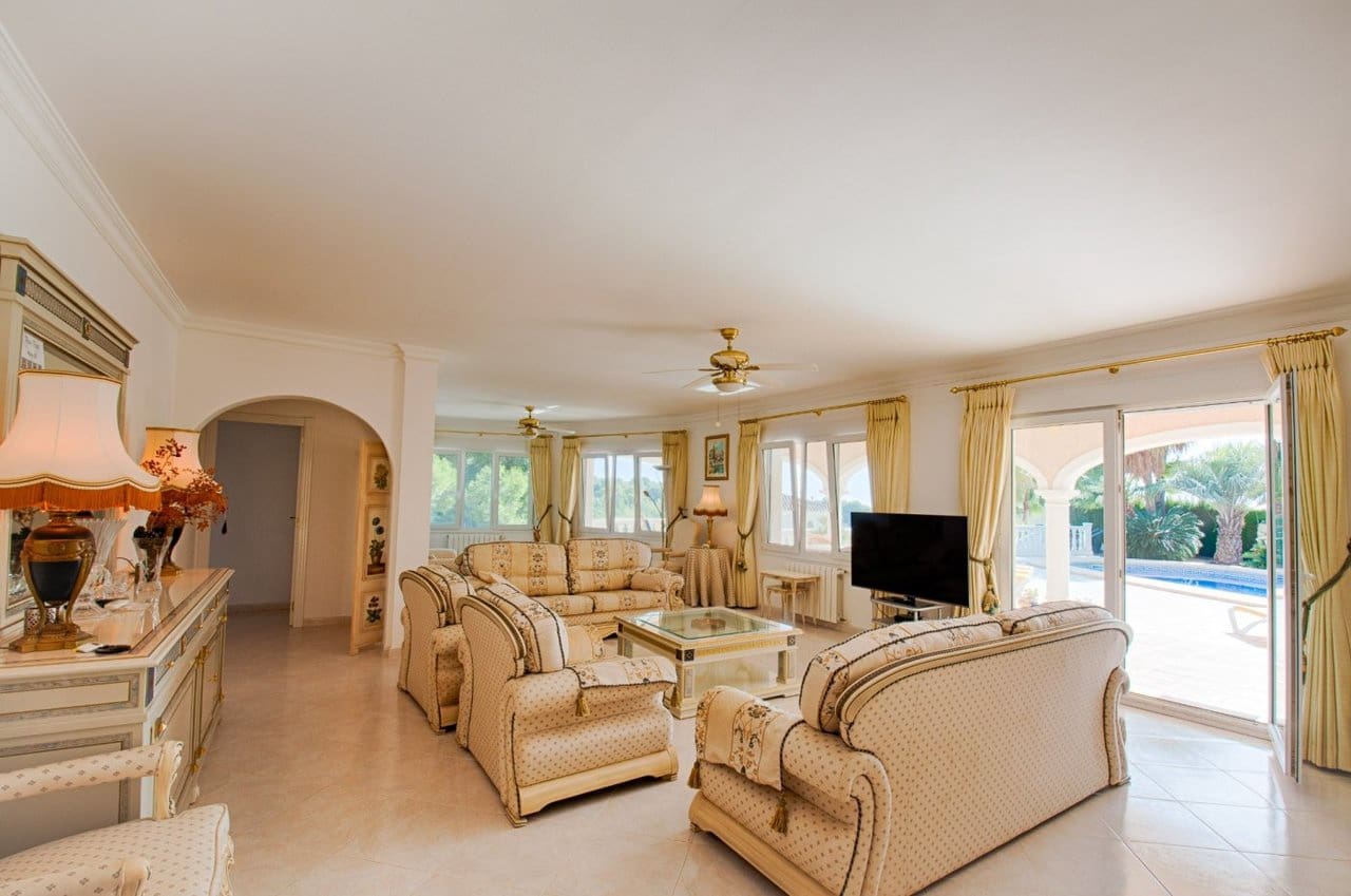 4 bedroom Villa for sale in Benissa with pool - € 1,050,000 (Ref: 7296881)