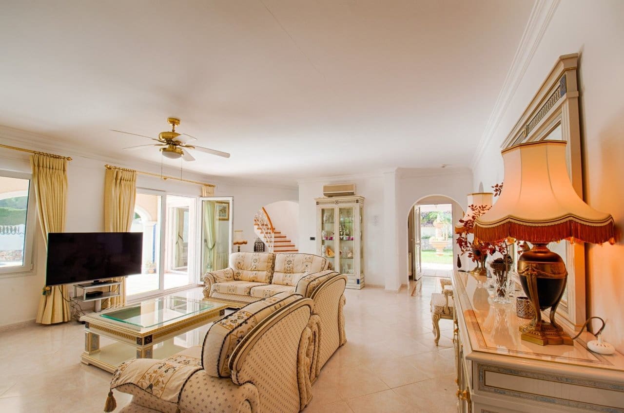 4 bedroom Villa for sale in Benissa with pool - € 1,050,000 (Ref: 7296881)