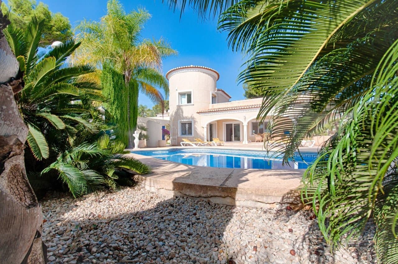 4 bedroom Villa for sale in Benissa with pool - € 1,050,000 (Ref: 7296881)