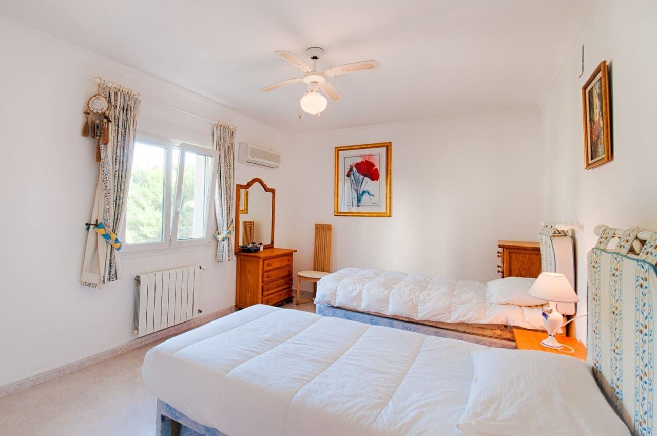 4 bedroom Villa for sale in Benissa with pool - € 1,050,000 (Ref: 7296881)